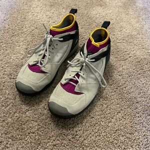 Nike Air Revaderchi ACG Hiking Shoes Gray Men’s Size 7.5 Red Plum